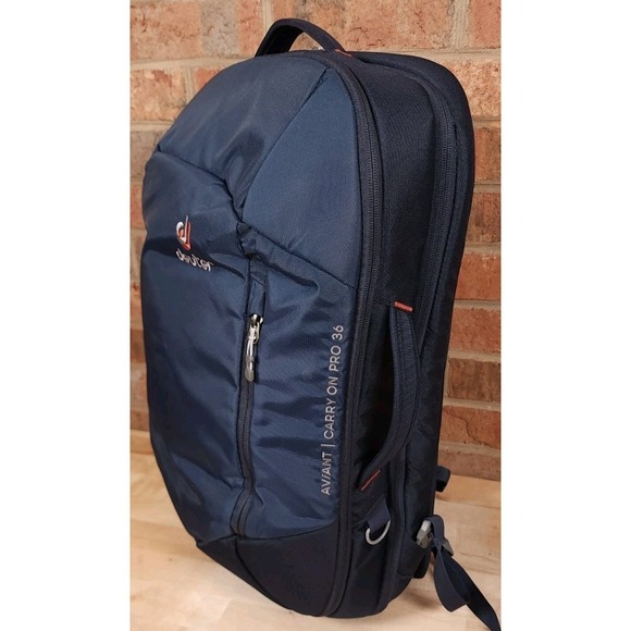 nike backpack pictures Varsity Elite with Air Max Comfort; Laptop Sleeve Color:White/Silver + Gold Default Category/Storage/Tackle Trays/Technique Specific Trays day wear Made for all day,